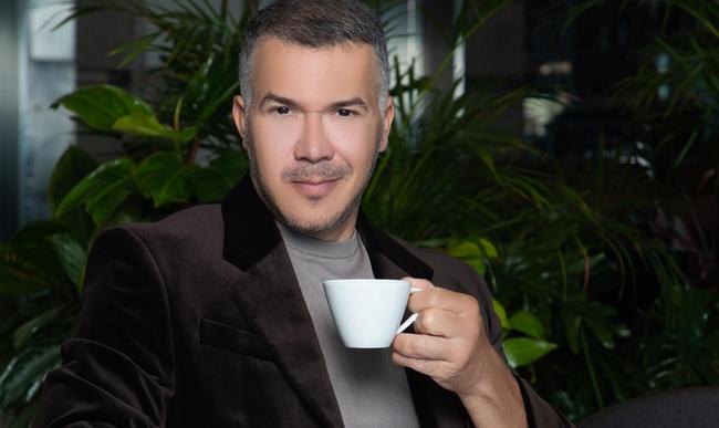 Dr. Roberto Martínez, Cirujano Plástico